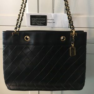 CHANEL Shoulder Tote in Black Quilted Lambskin Leather